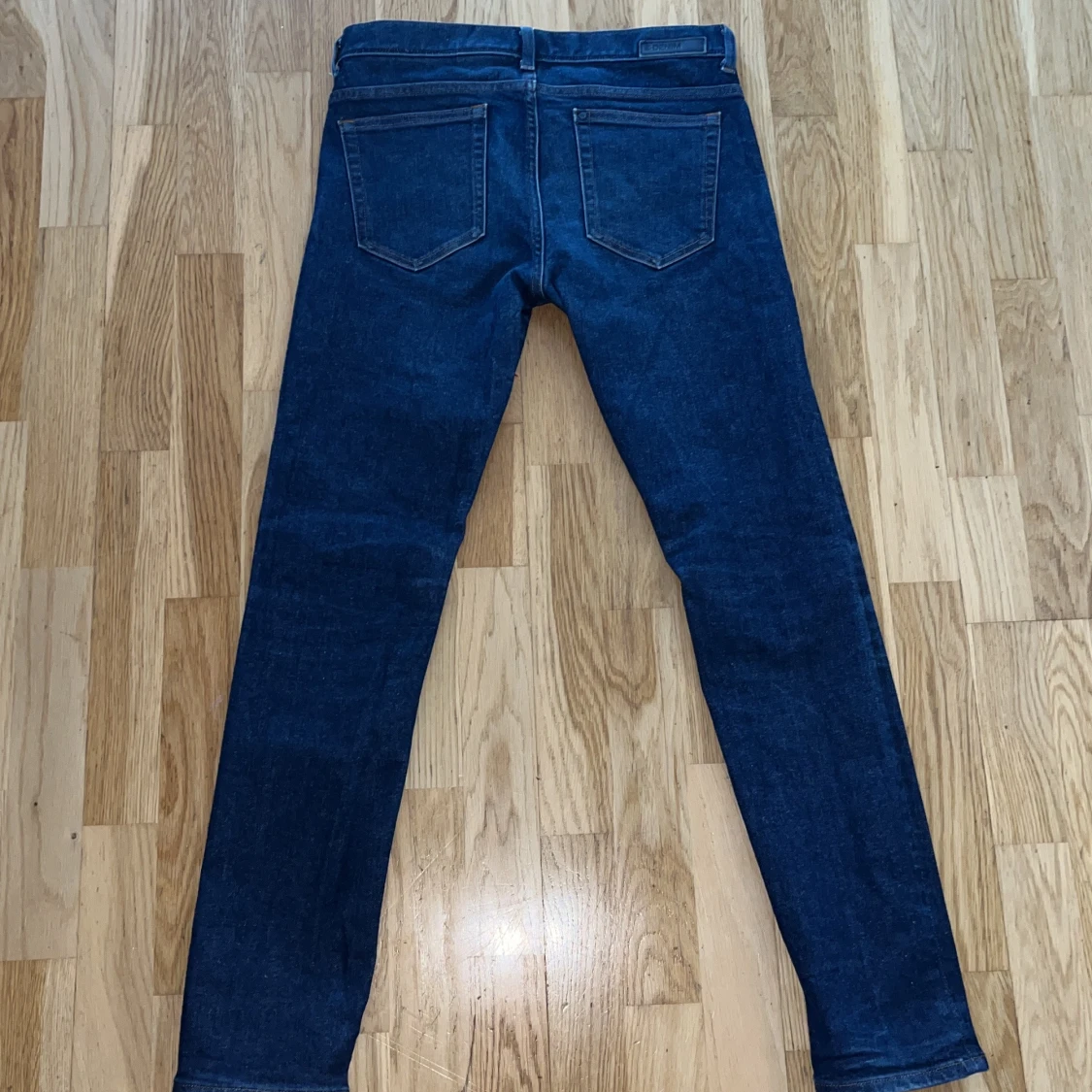 Mörkblå jeans storlek 30/32 - 1