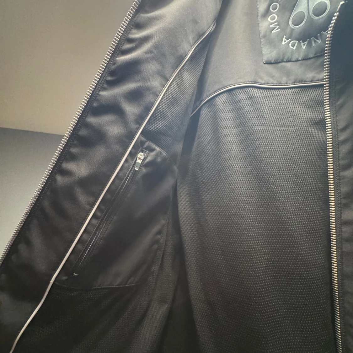 Svart overshirt från Moose Knuckles (med kvitto) - 2