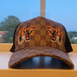 Gucci keps med tigertryck - Gucci keps skickar samma dag som köp anpassbar storlek så den passar allt och alla!