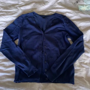 Söt mörkblå kofta - Mörkblå kofta från SHEIN.