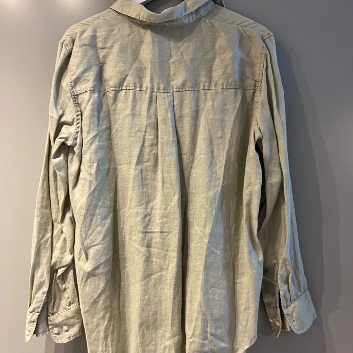 Ljusgrön linneskjorta  - 1