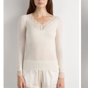 Intimissimi tröja  - Nypris 489, fint skick säljer pga att jag ej använder längre!  100% Kashmir 