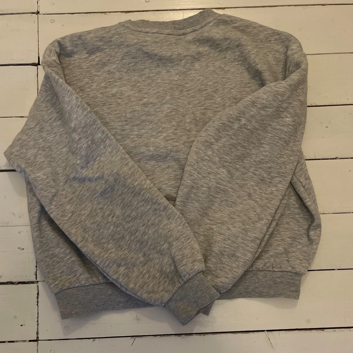 Grå tjocktröja med text💕 - 2