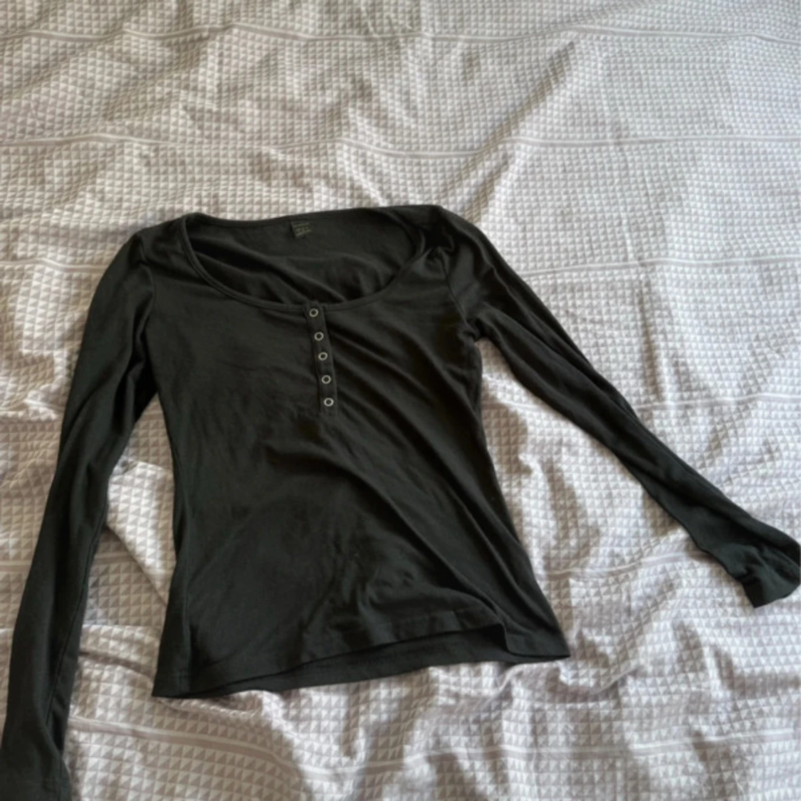 Svart urringad tajt tröja  - 1