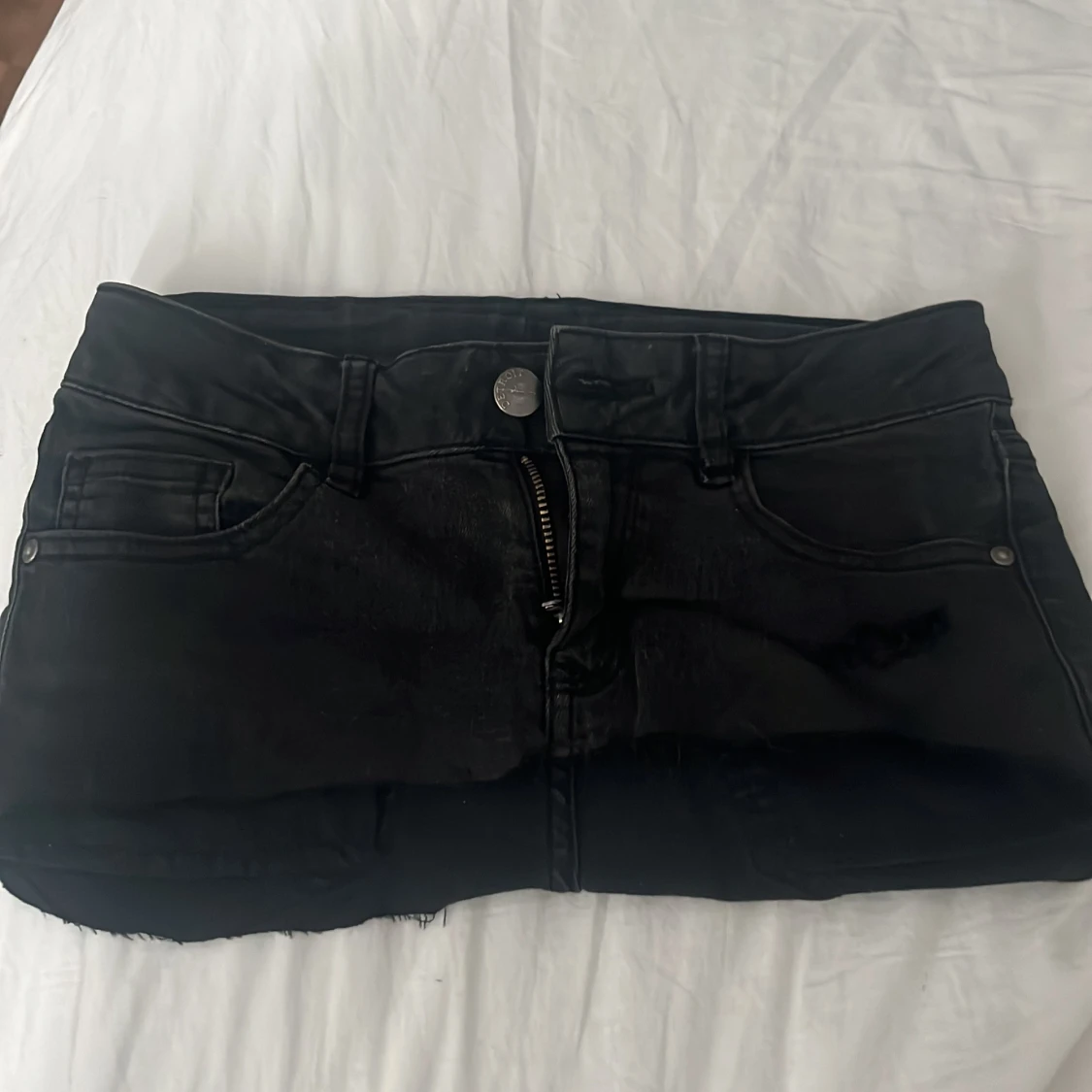 Svart mini-skirt från Detroit Denim - 1