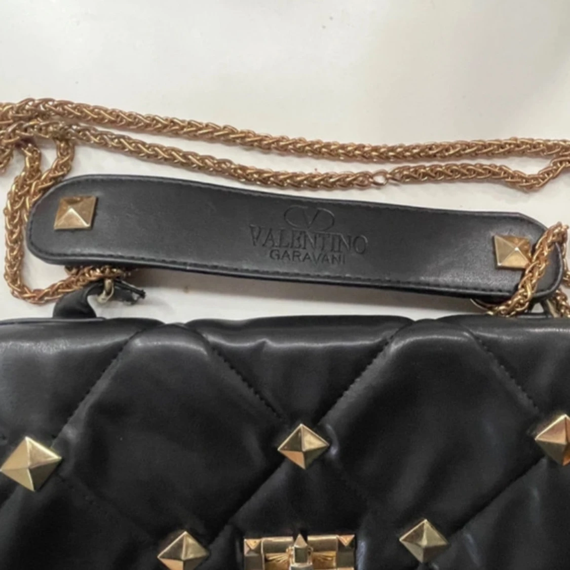 Svart quiltad axelväska med nitar Valentino - 1
