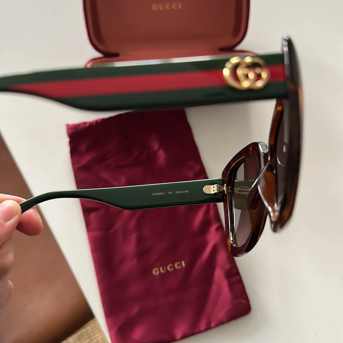 Gucci solglasögon med gröna skalmar - 4