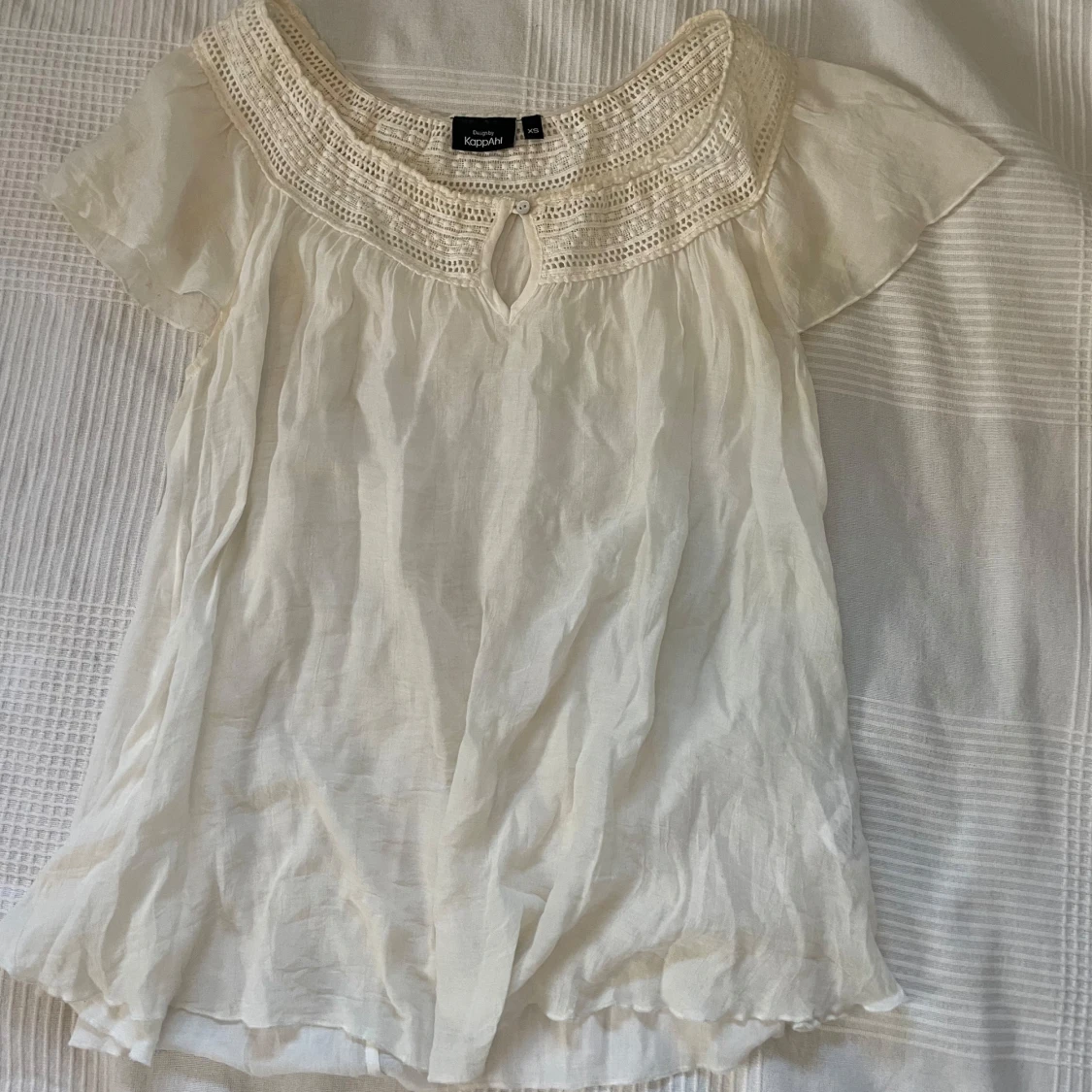 Vit blus med spets från KappAhl XS