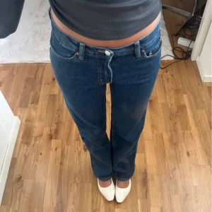Lågmidjade straight jeans - Lågmidjade perfect jeans från Gina!🧡