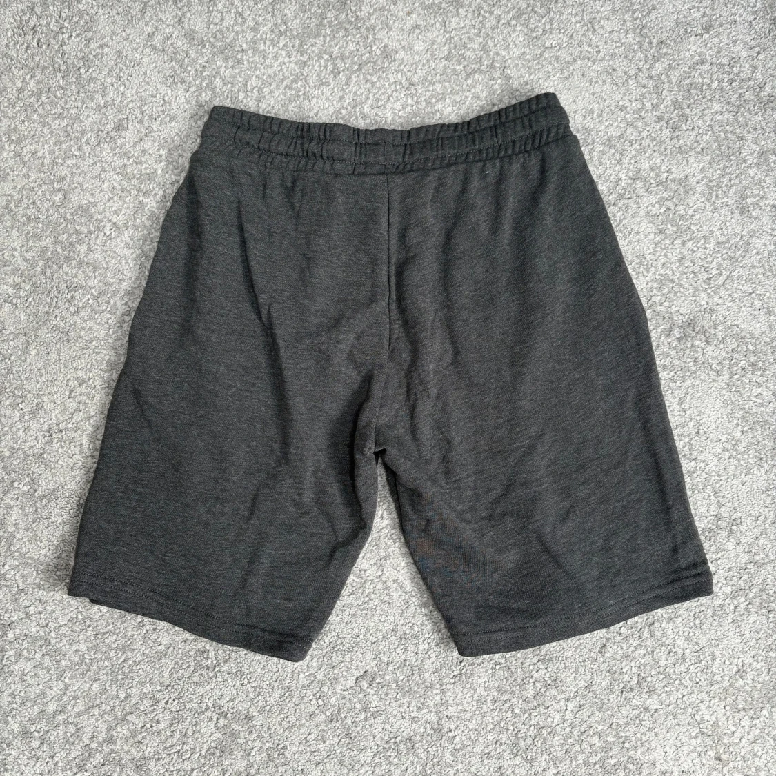 Mörkgråa shorts - 1