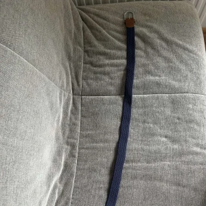Mörkblått flätat bälte - Helt ny, 105cm