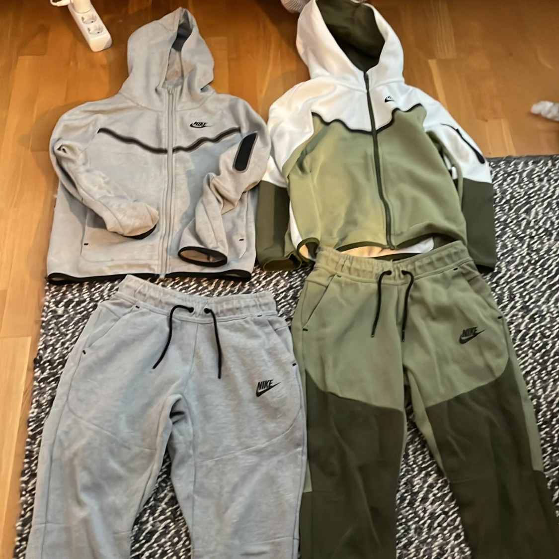 Säljer 2 Nike techs