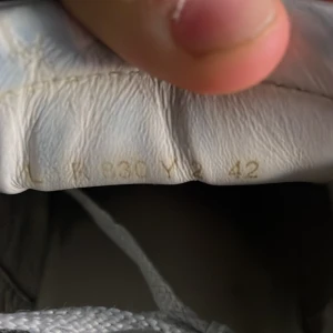 Valentino open - Säljer nu dessa riktigt feta valentino opens i strl 42 men sitter som 42,5 Ish, skicket är 7/10 | hör av er om frågor eller annat👍såklart äkta. Boxen medkommer!