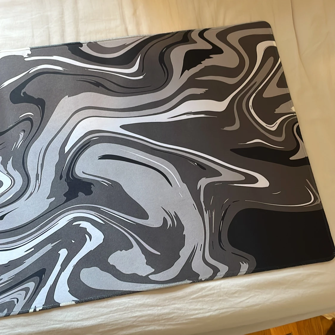 Svart och grå och vit musmatta - 1