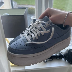 Sneakers - Snygga nike skor i blå nudig grå ish färg❣️❣️Använda fåtal gånger 💗