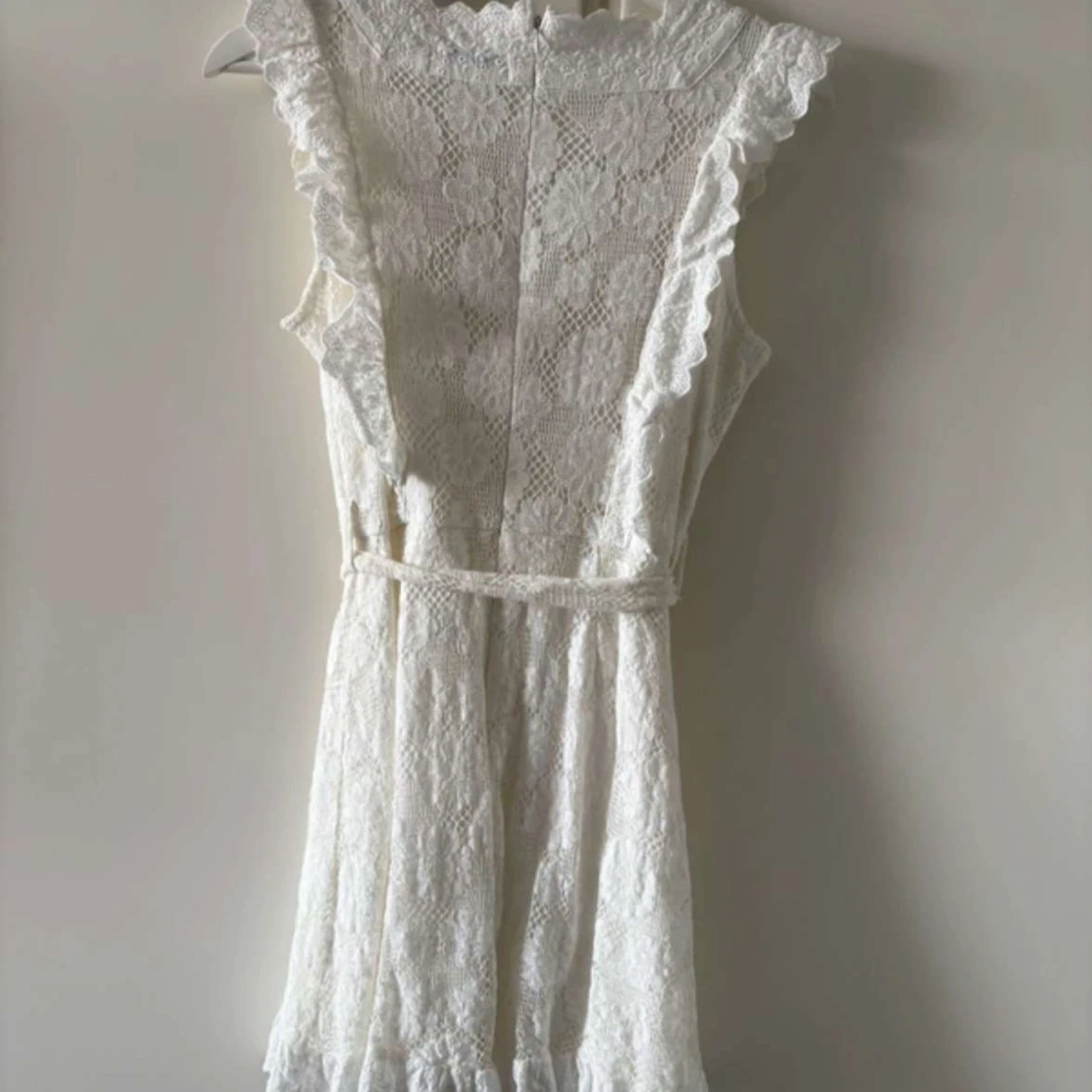 Vit spetsklänning från Dennis Maglic - 1