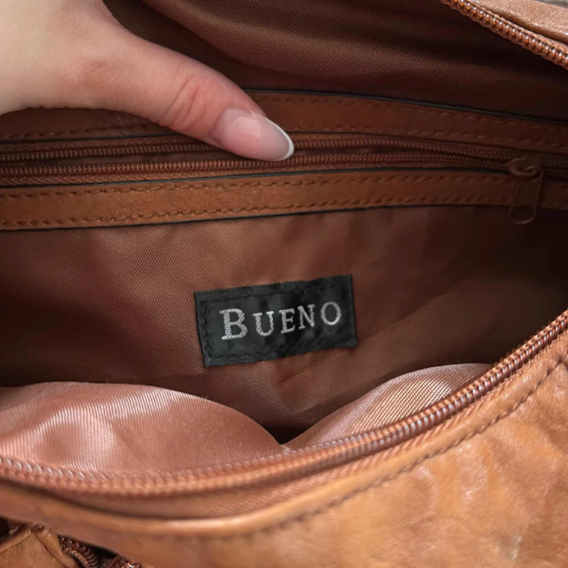 Brun axelväska med nitar - 4