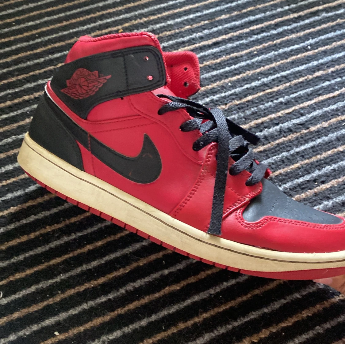 Nike Air Jordan 1 High röd och svart - 4