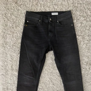 Tiger of Sweden jeans - Tiger of Sweden jeans || Helt oanvända || Storlek W29 L32 || Köpta för 1699kr på Nk i Stockholm || Hör av dig för frågor ||