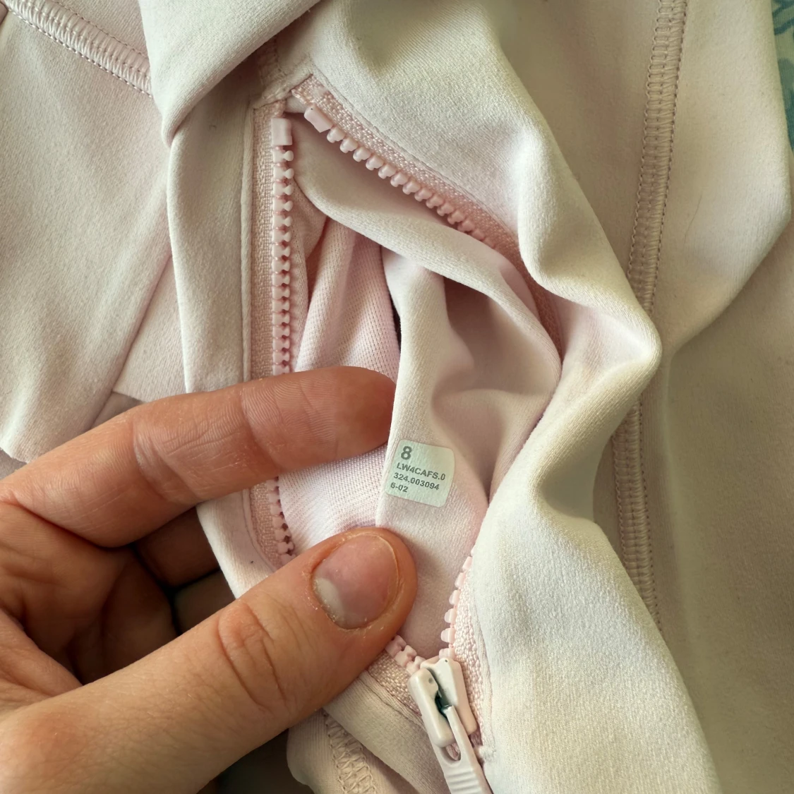 Ljusrosa jacka från Lululemon - 4