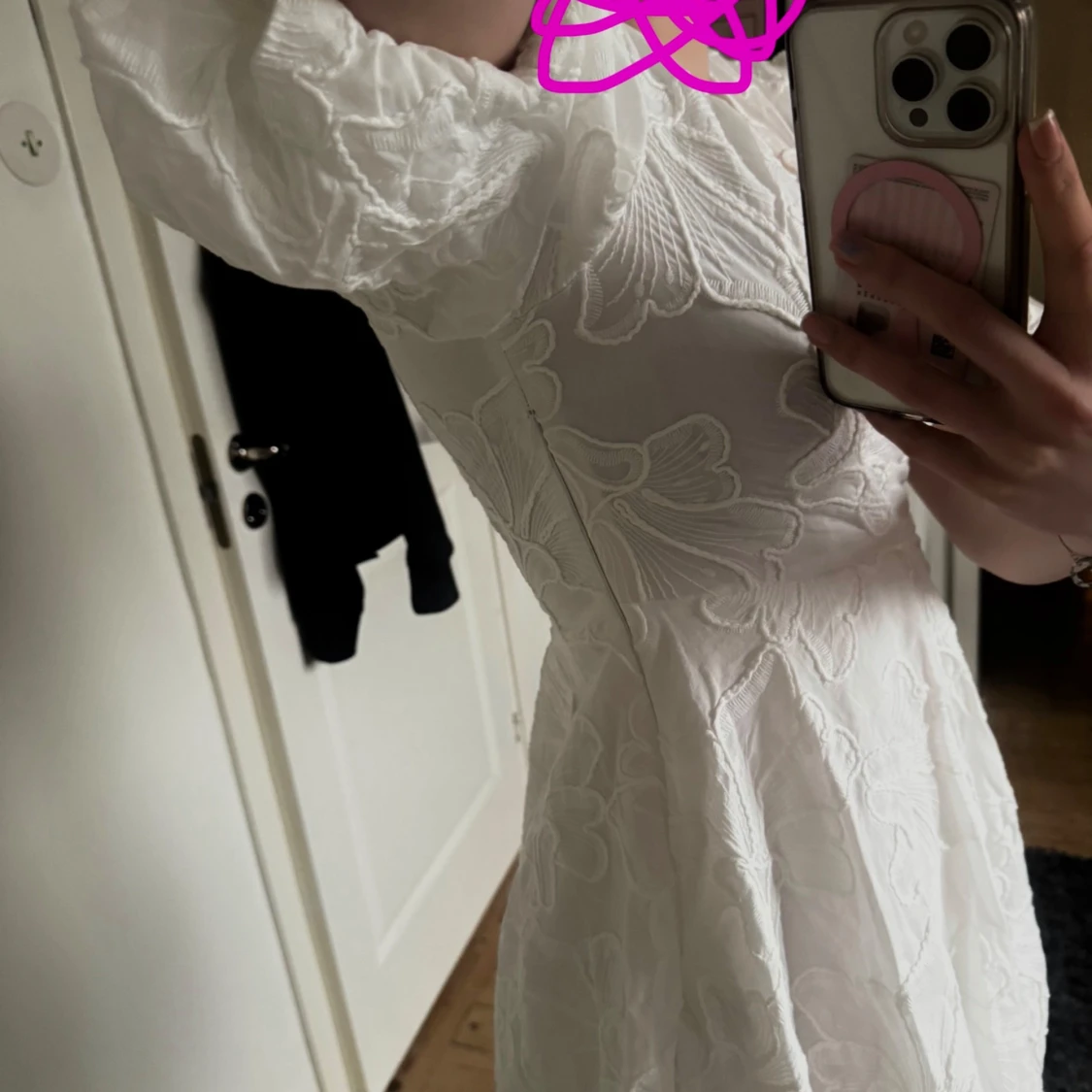 Vit studentklänning med puffärmar - 4