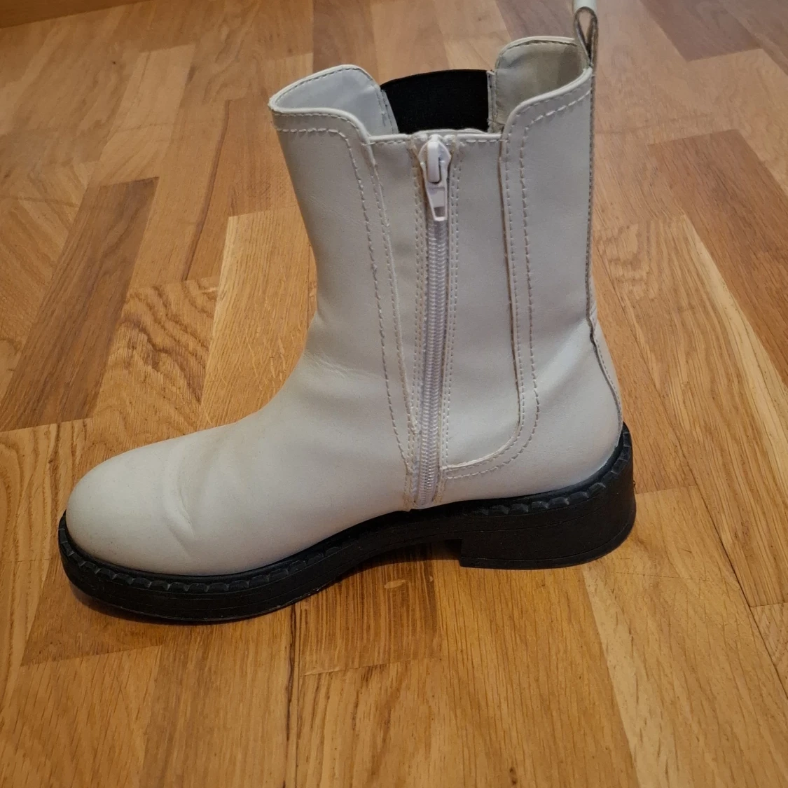 Vita boots med dragkedja - 2