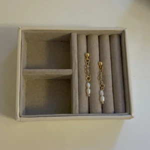 Diana Earrings  - 49kr per par, gjorda i rostfritt stål vilket innebär att de inte färgar av sig eller tappar färg💞 Beställ via Plick eller Bernberg.quickbutik.se🤗