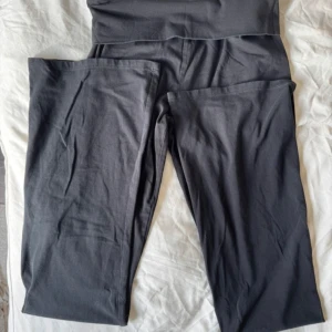 Yoga pants Nelly - Svarta lågmidjade yogapants från Nelly som inte kommer till användning💗