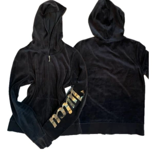 Juicy zip - Jättefin juicy hoodie! Köpte på second hand men inte använt så många gånger❤️                                          Skriv gärna om du har frågor❤️