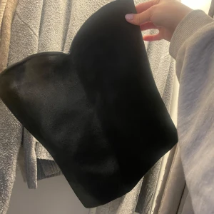 Svart tubtopp från Zara - Topp från Zara. Aldrig använd. Storlek s. 