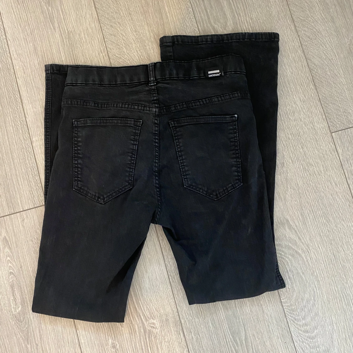 Svarta jeansbyxor - 2