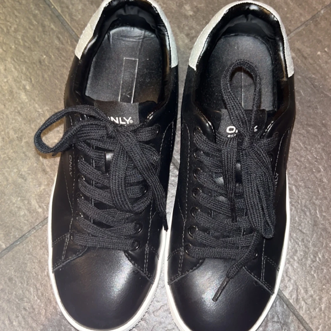 Svarta sneakers  - 3