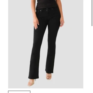 Svarta jeans från true religion  - Säljer mina svarta true religion jeans. Super fina! Storlek 24