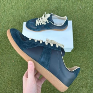 Maison Margiela Gats - Sjukt feta margielas i topp skick 9,5/10 och perfekt till sommaren. Storlek 41, kan passa 42 också. Självklart äkta, kvitto/äkthetsbevis finns. Dustbag och låda ingår, tveka inte att fråga, priset går att diskutera!!