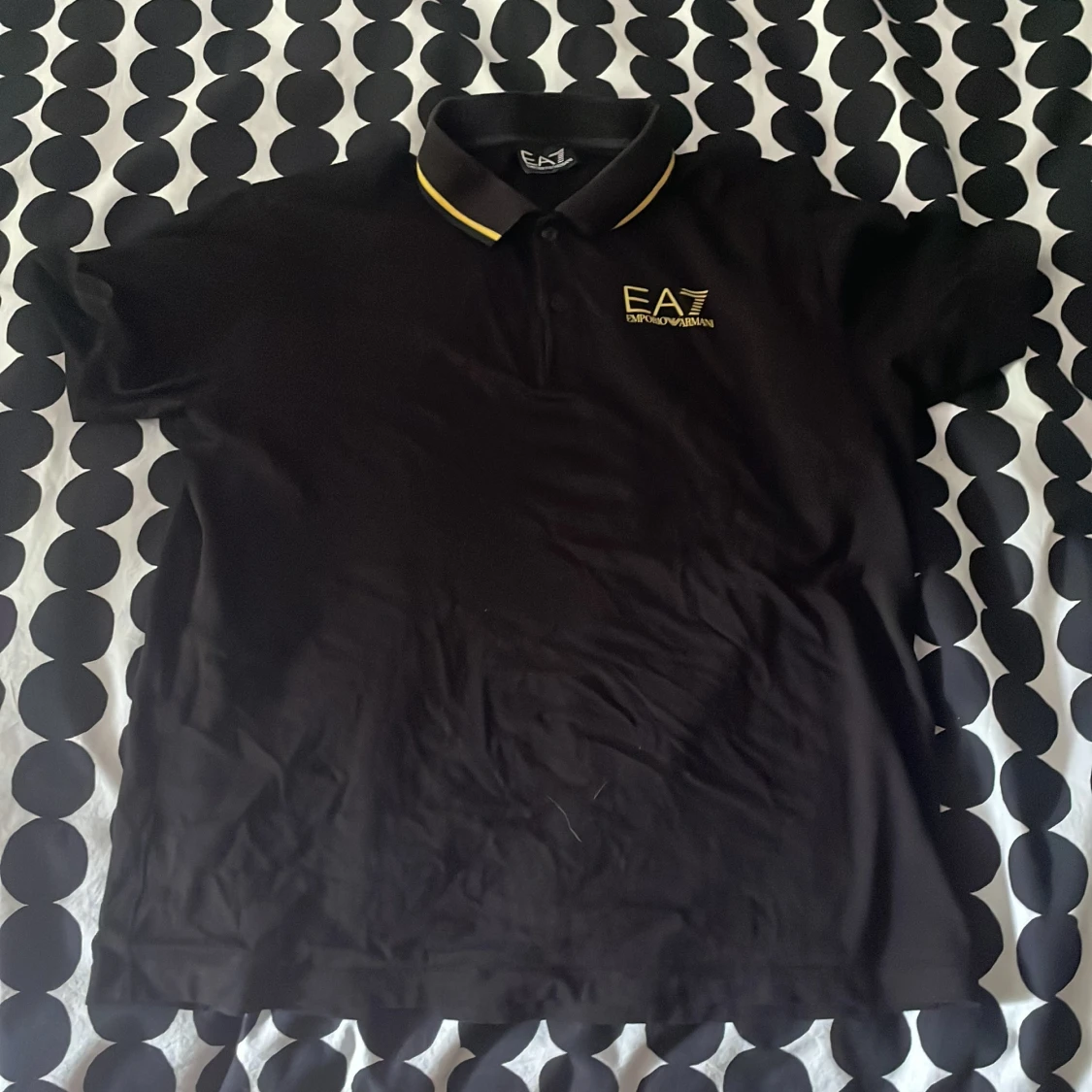 Svart pikétröja från Emporio Armani EA7