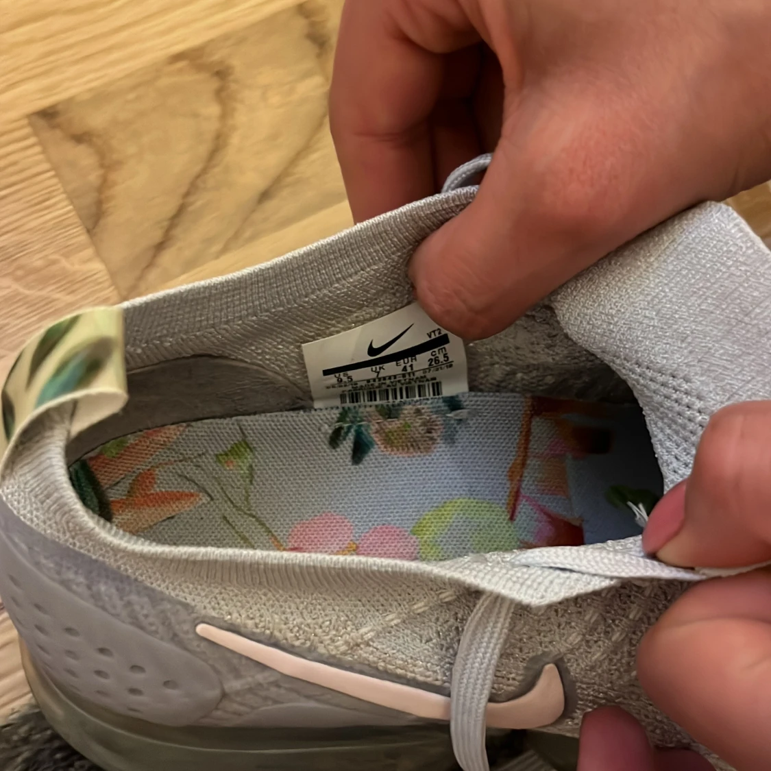 Nike Air Vapormax Flyknit sneakers i ljusgrått