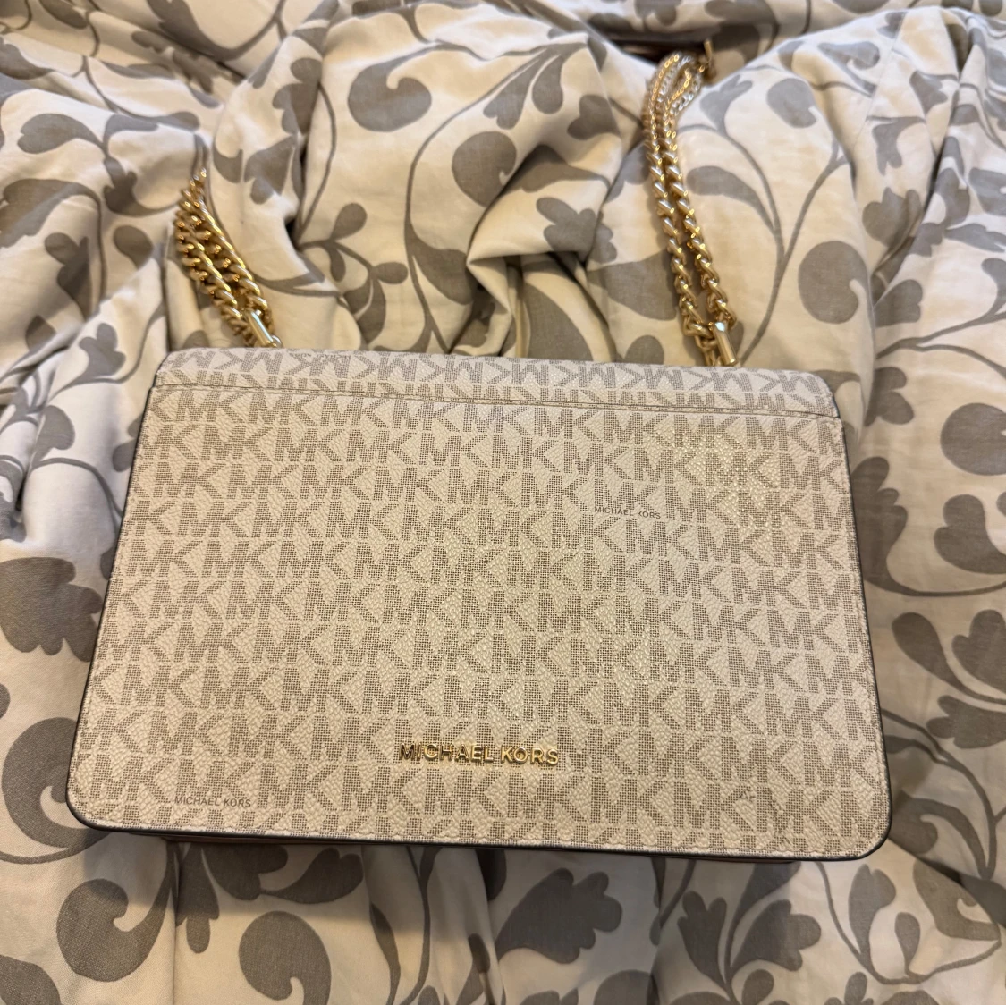 Michael Kors axelväska med kedjerem - 1