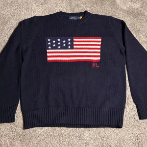 USA Ralph Lauren sweater 🇺🇸  - This USA Ralph Lauren sweater is brand new and in perfect condition. It’s in color Navy blue and size M and made with high-quality material for a soft and stylish fit. Great for everyday wear or dressing up. New price: 5000 kr 