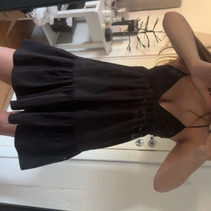 svart klänning från zara - knappt använd, inga defekter.