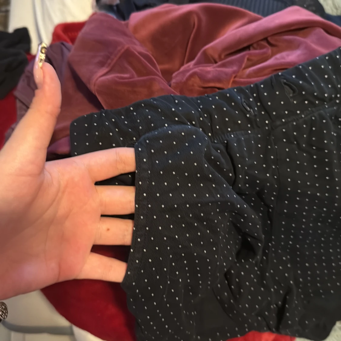 Svarta prickiga shorts från Basic U - 4