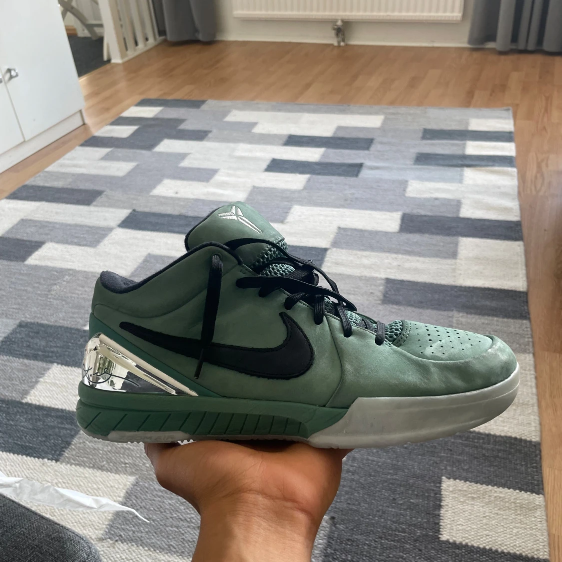 Nike Kobe IV Protro Girl and dad 