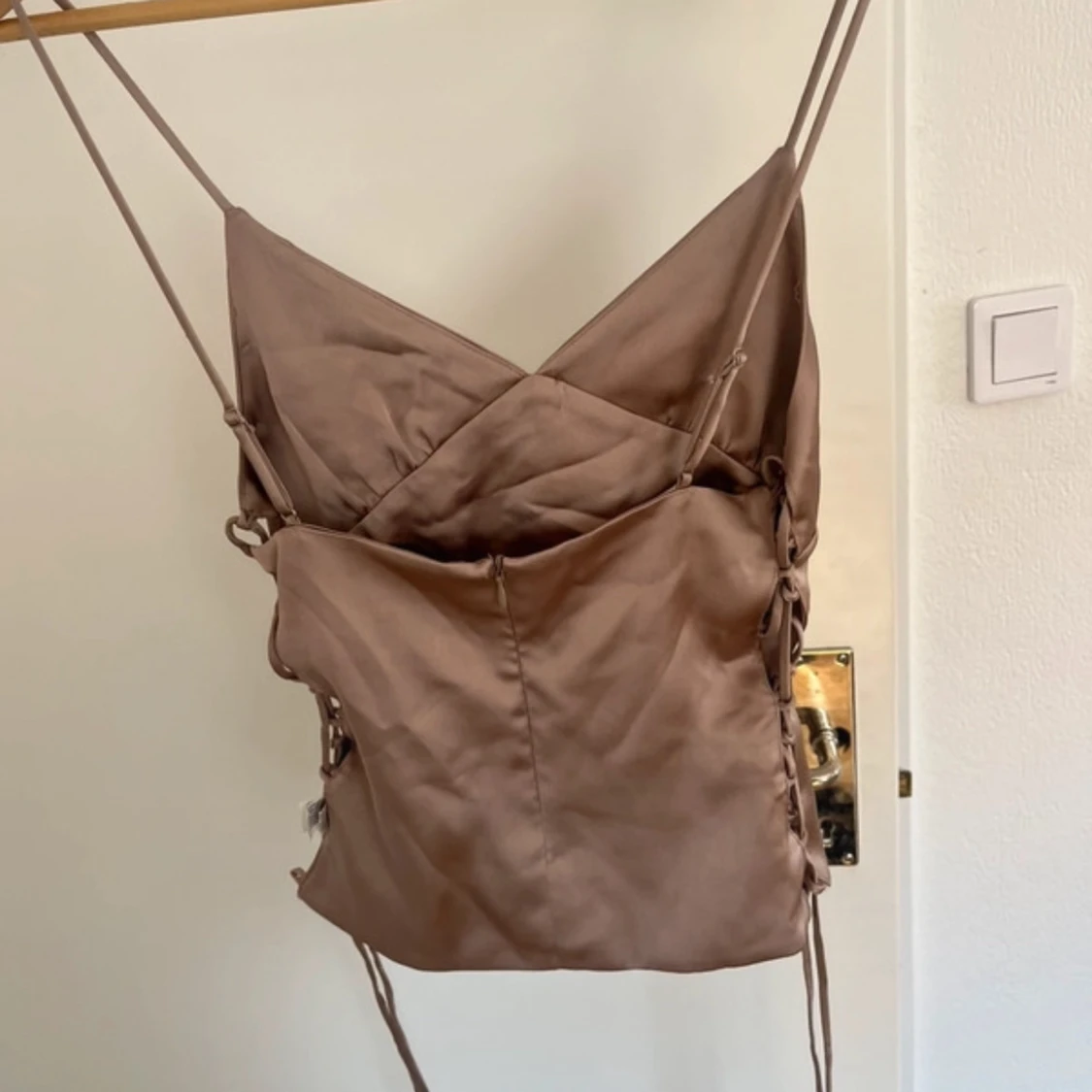 Brun satin topp  - 1