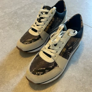 Michael Kors Sneakers - Köpta från zalando, aldrig använda.