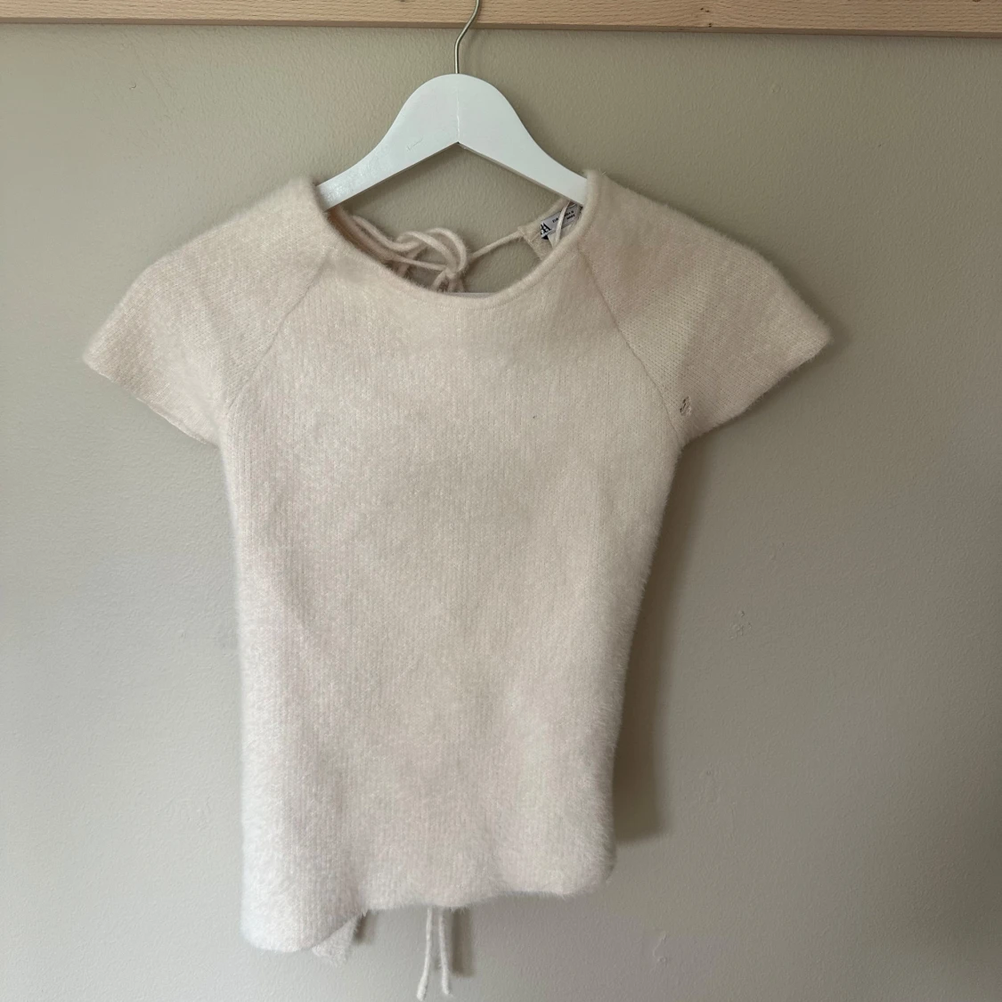 Beige stickad topp med snörning