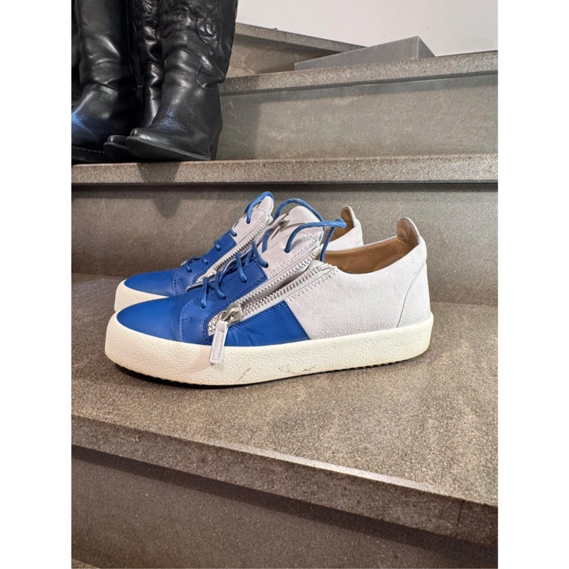 Blå och grå sneakers från Giuseppe Zanotti - 2