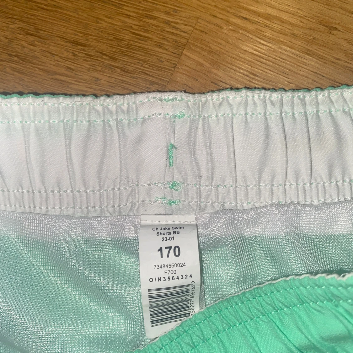 Mintgröna badshorts med snörning - 2