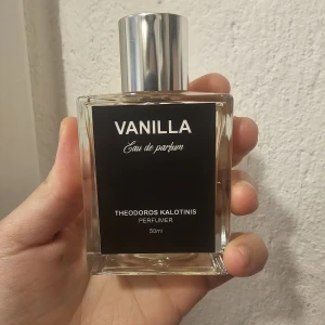 Vanilla från Theodoros Kalotinis - Ej använd, 50ml, köptes för 650kr, den doftar caramel & vanilj 
