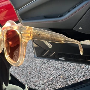 CHIMI solglasögon - CHIMI solglasögon i fint skick, 04 ecru. Fodral och allt medföljer!!! 