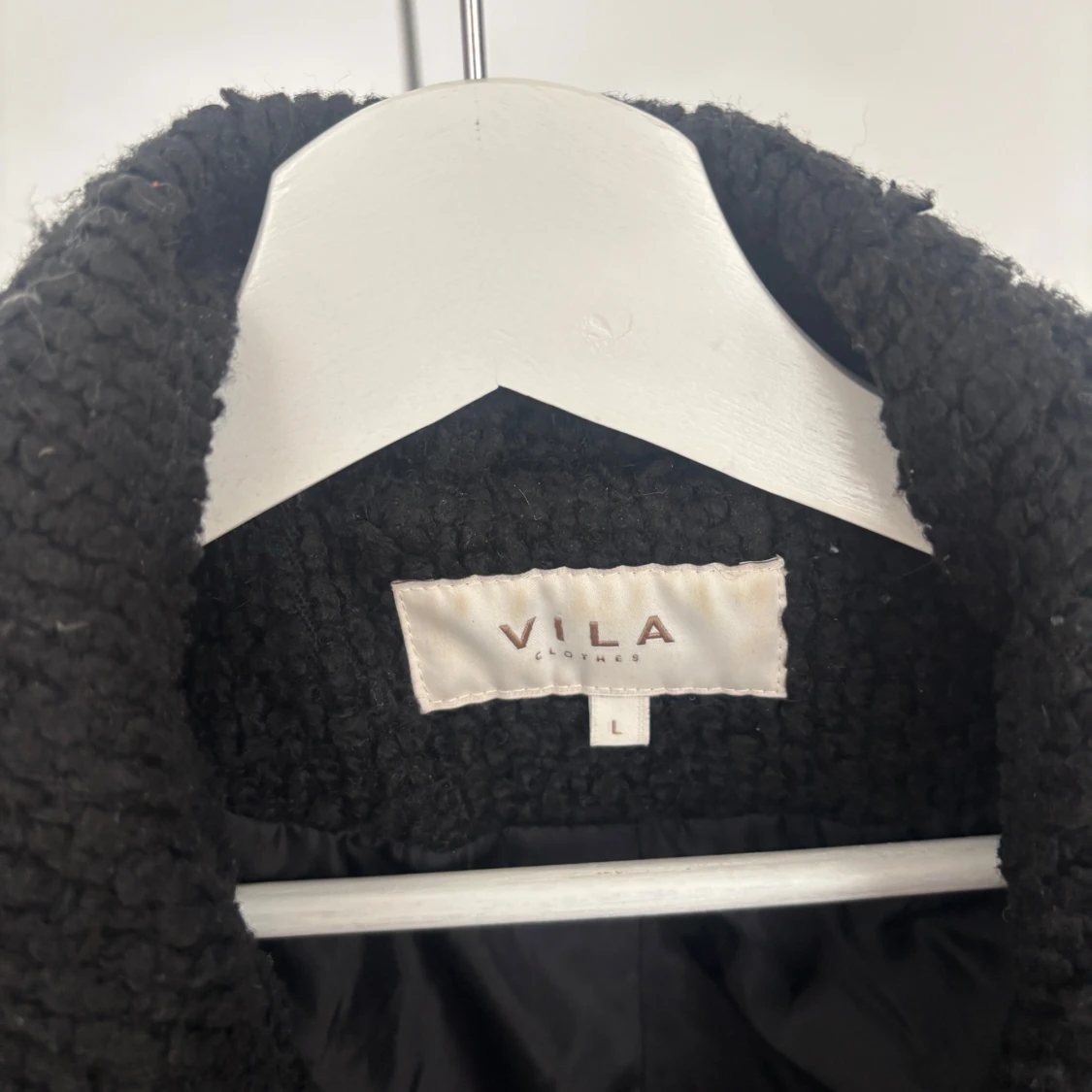 Svart bouclejacka från Vila - 3