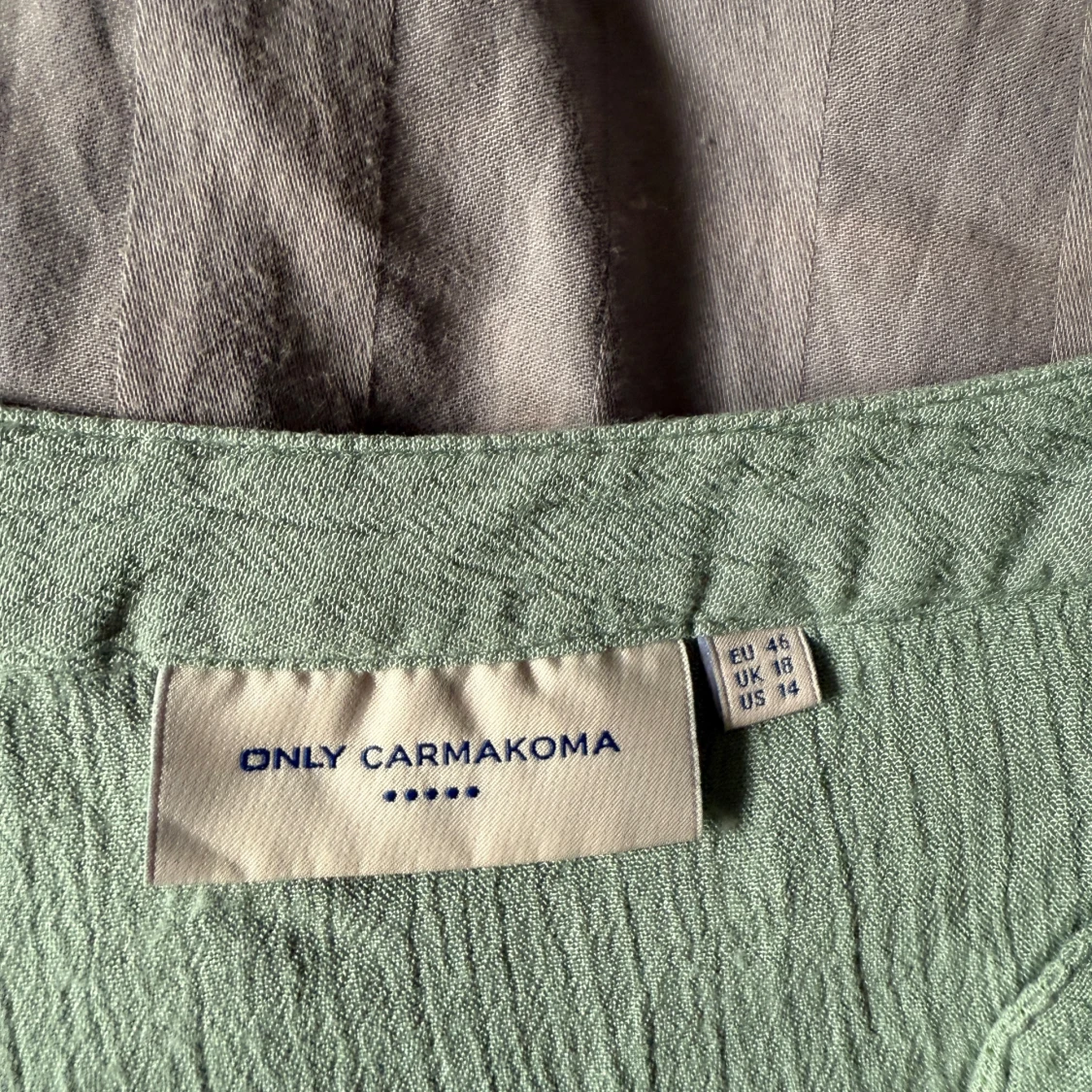 Ljusgrön blus från Only Carmakoma - 2